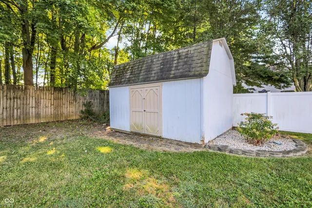 $464,900 | 1990 Red Oak Drive, Franklin, IN 46131