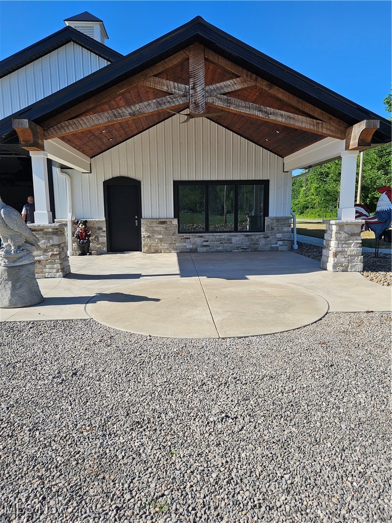 1180 North County Line Road Geneva, OH 44041 - Photo 6 of 33 Entry way w/ patio