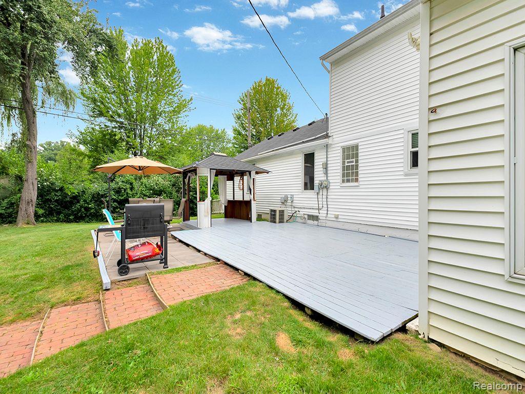 21222 Meridian Road Grosse Ile, MI 48138 - Photo 29 of 33 Gallery Image 29
