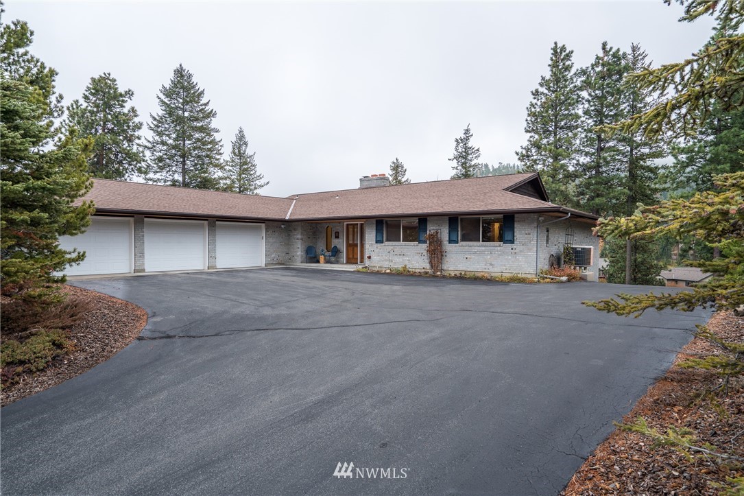 6415 Summit View Place Wenatchee, WA 98801 - Photo 1 of 40 Gallery Image 1