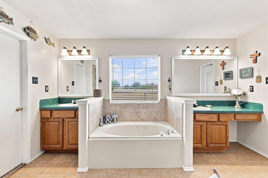 11555 Plainview Road Krum, TX 76249 - Photo 20 of 40 Gallery Image 20