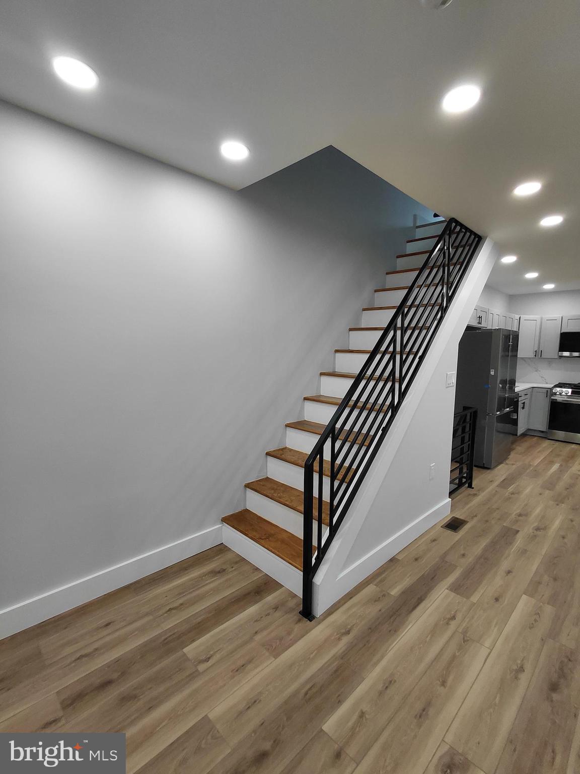 43 East Sharpnack Street Philadelphia, PA 19119 - Photo 18 of 37
