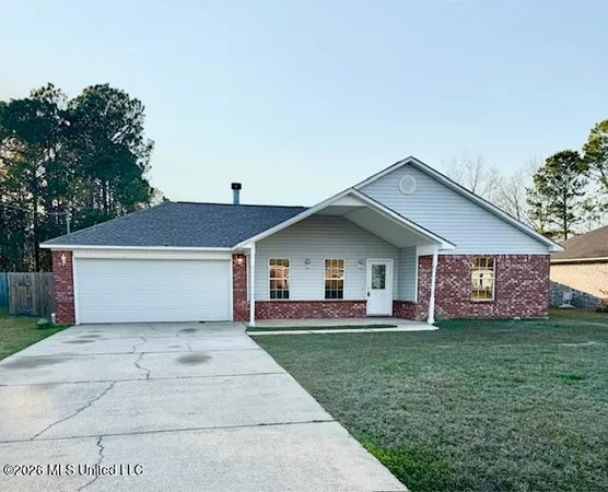 $2,400 | 3305 North 8th Street, Ocean Springs, MS 39564