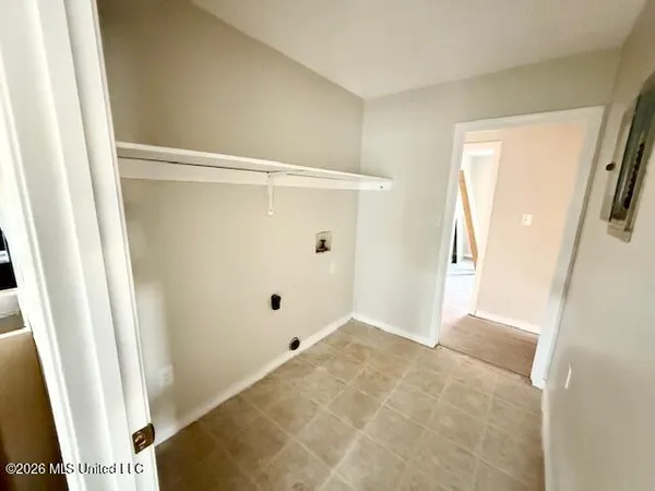 $2,400 | 3305 North 8th Street, Ocean Springs, MS 39564