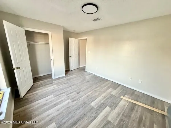 $2,400 | 3305 North 8th Street, Ocean Springs, MS 39564