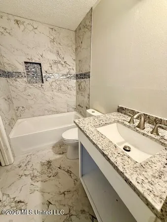 $2,400 | 3305 North 8th Street, Ocean Springs, MS 39564