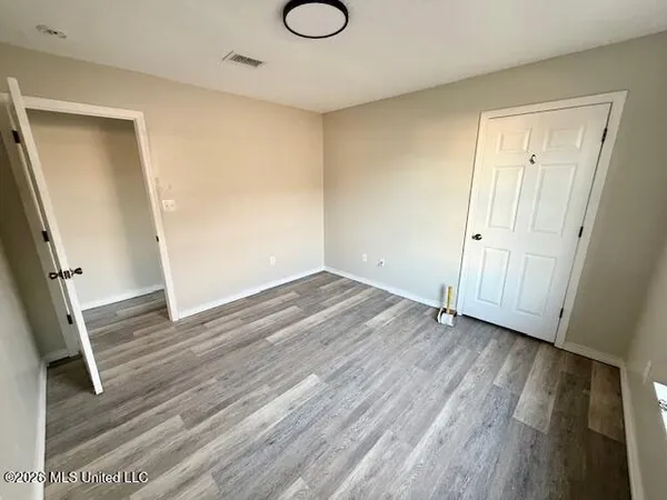 $2,400 | 3305 North 8th Street, Ocean Springs, MS 39564