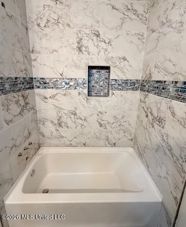 $2,400 | 3305 North 8th Street, Ocean Springs, MS 39564