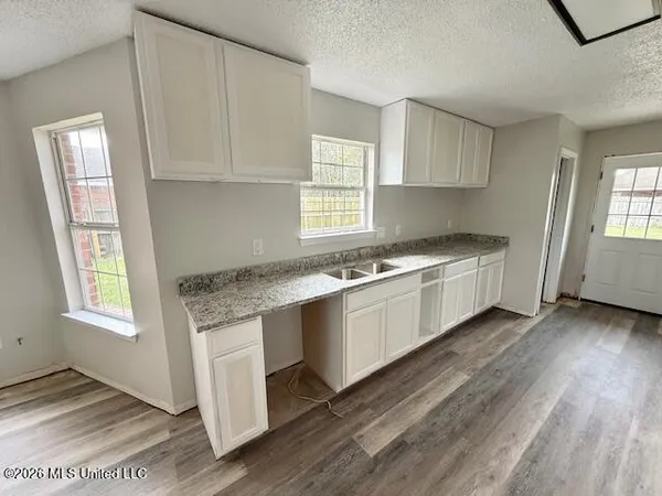 $2,400 | 3305 North 8th Street, Ocean Springs, MS 39564