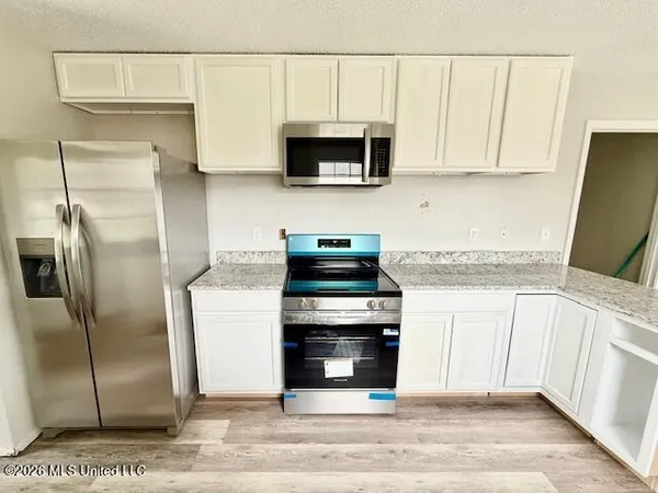 $2,400 | 3305 North 8th Street, Ocean Springs, MS 39564