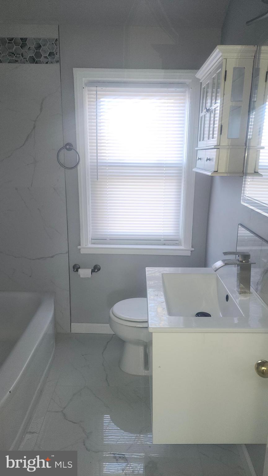 1001 Cameron Road Baltimore, MD 21212 - Photo 18 of 46 a bathroom with a sink a toilet and a bathtub