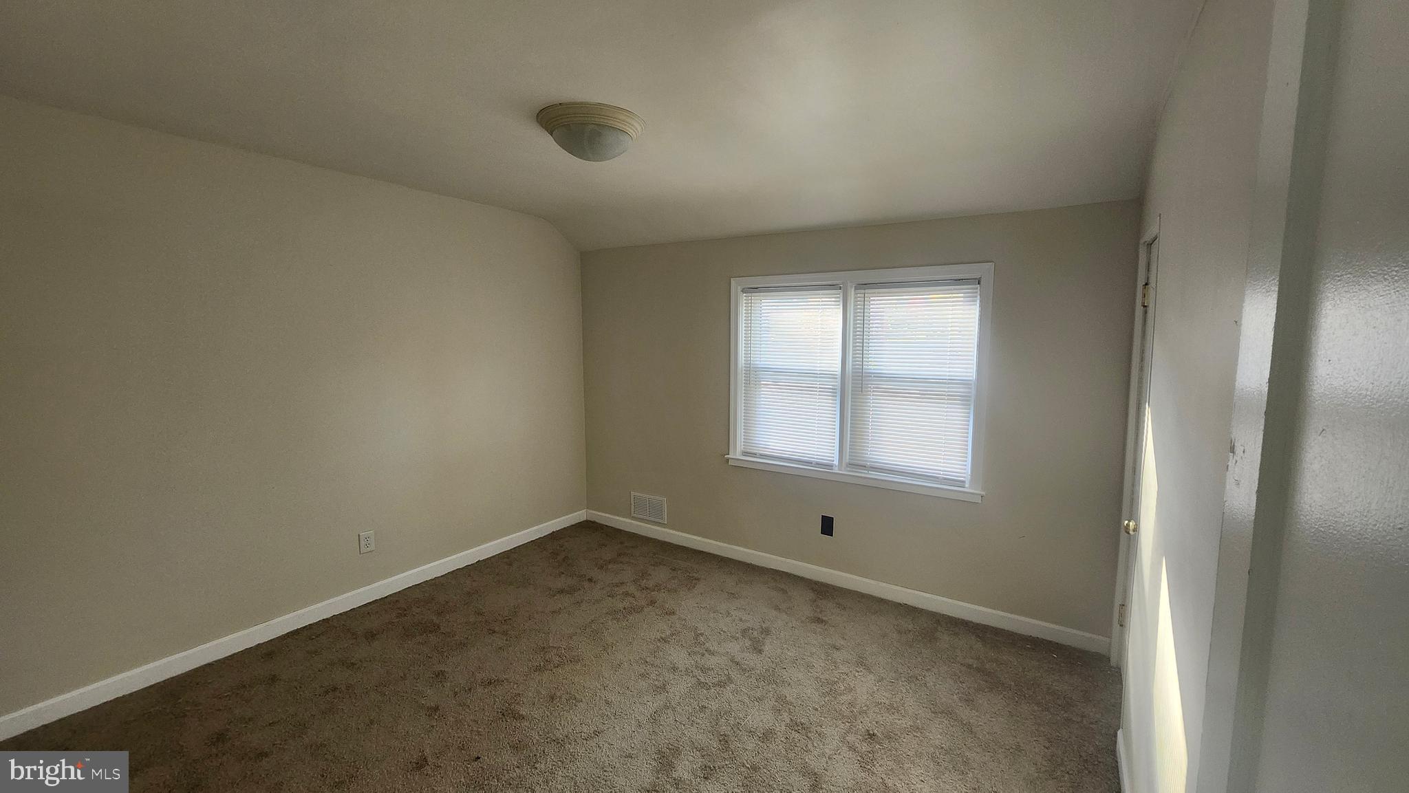 1001 Cameron Road Baltimore, MD 21212 - Photo 34 of 46 an empty room with a window
