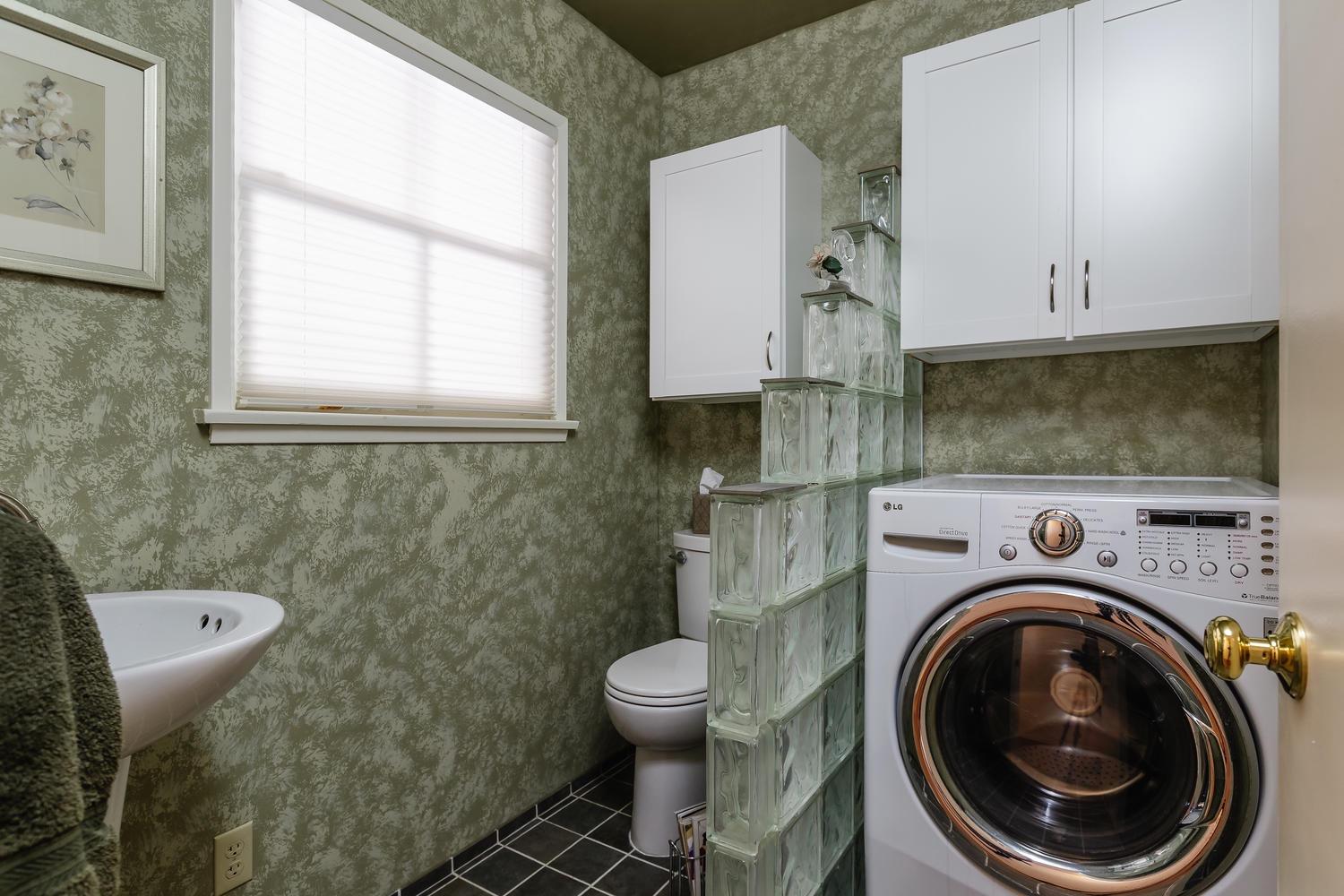 819 Daly Road Ojai, CA 93023 - Photo 14 of 25 a bathroom with a toilet a sink and a window