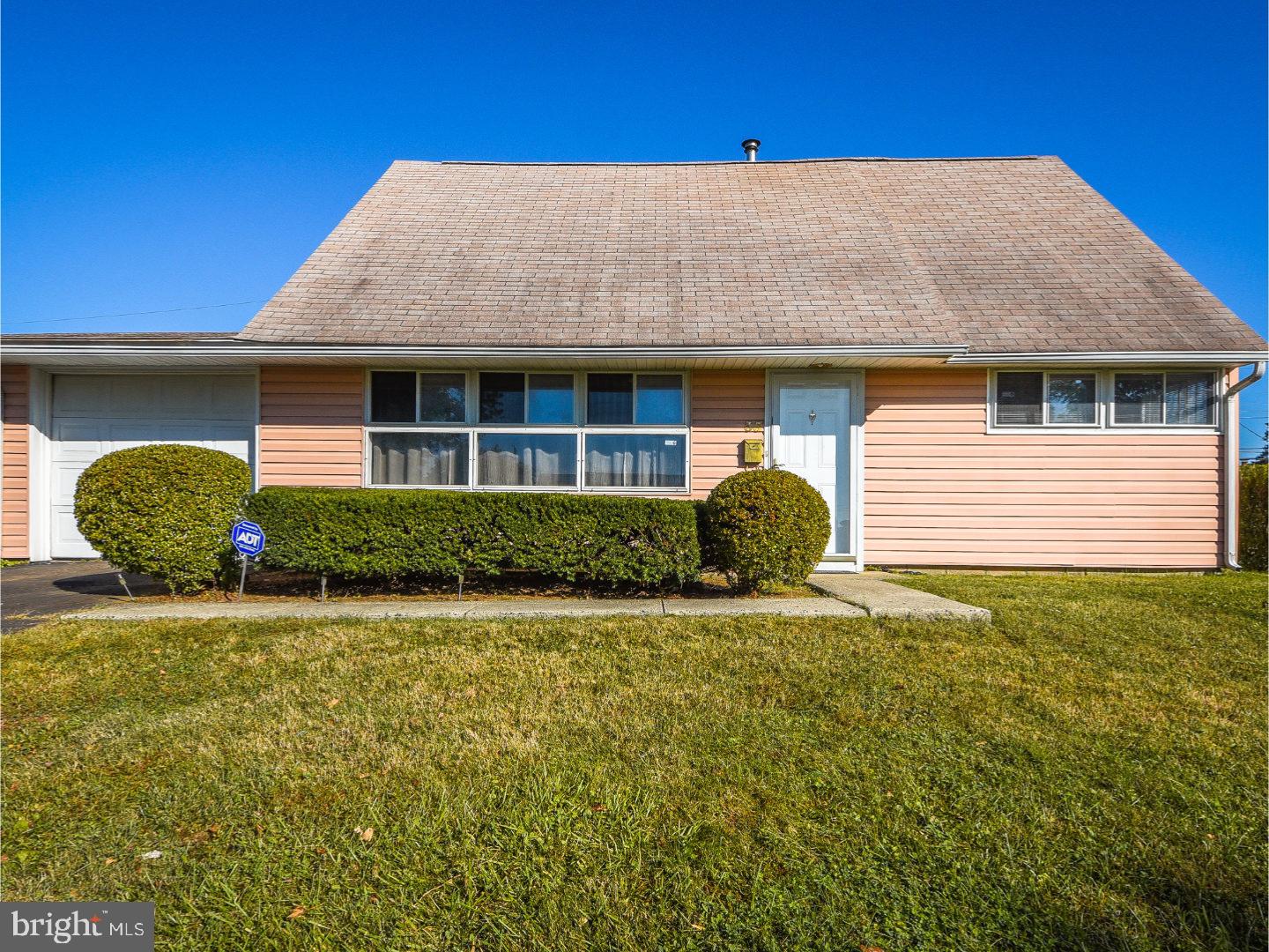 35 Canary Road Levittown, PA 19057 - Photo 1 of 20 Gallery Image 1