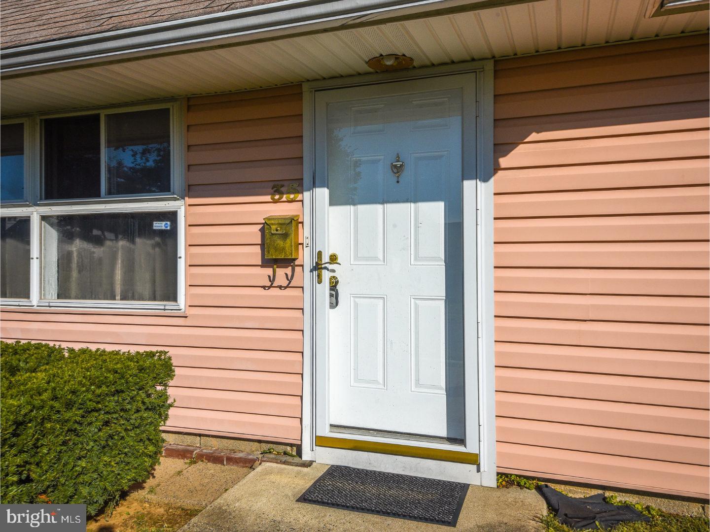 35 Canary Road Levittown, PA 19057 - Photo 2 of 20 Gallery Image 2
