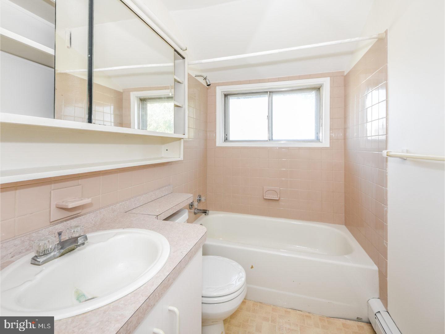 35 Canary Road Levittown, PA 19057 - Photo 16 of 20 Bathroom