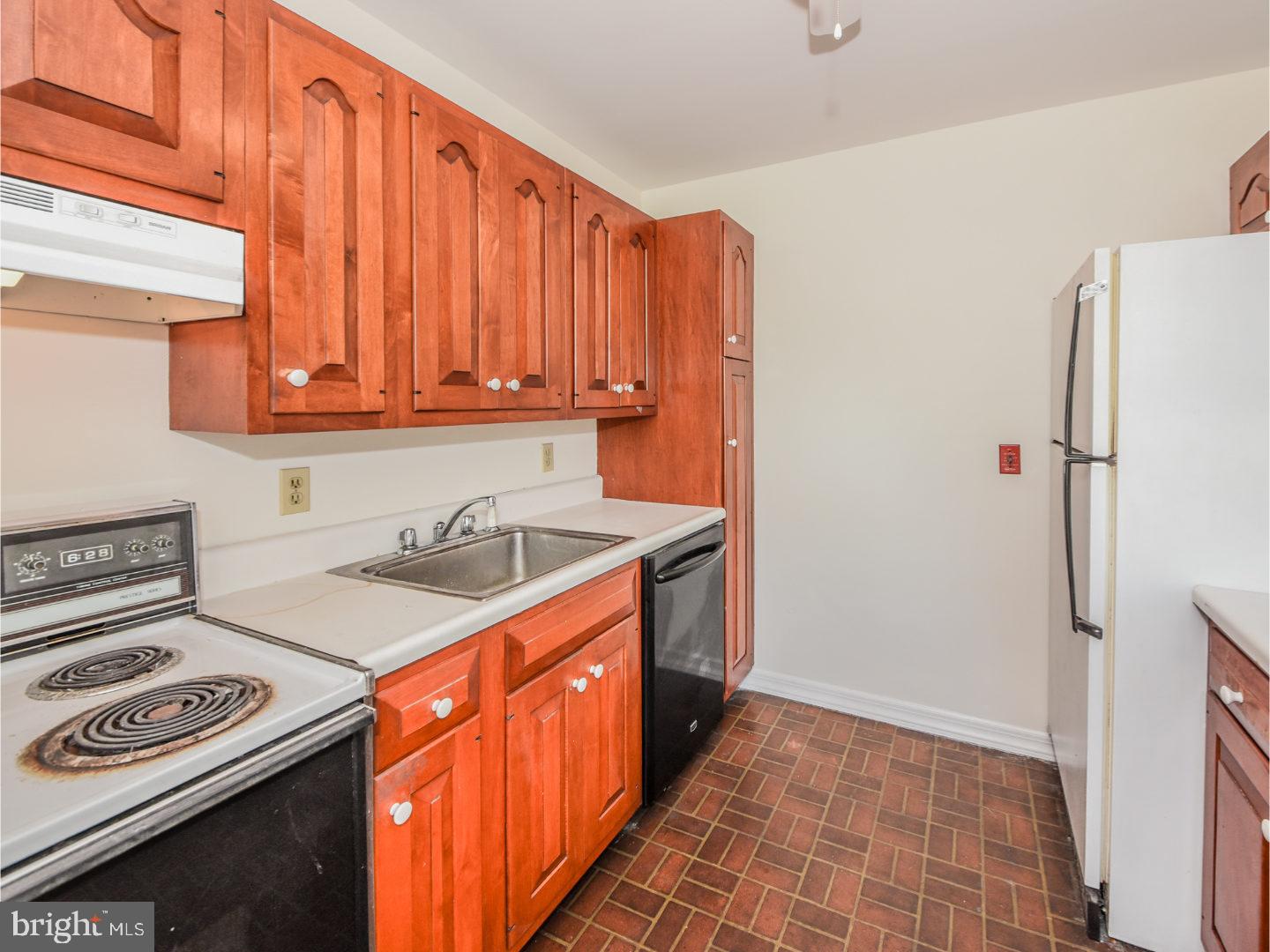35 Canary Road Levittown, PA 19057 - Photo 7 of 20 Kitchen