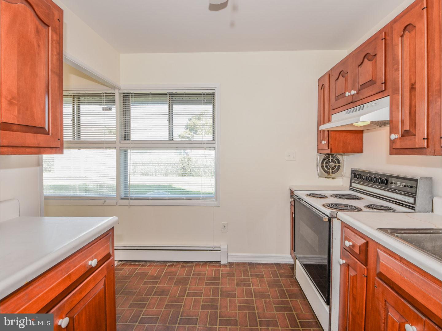 35 Canary Road Levittown, PA 19057 - Photo 8 of 20 Kitchen