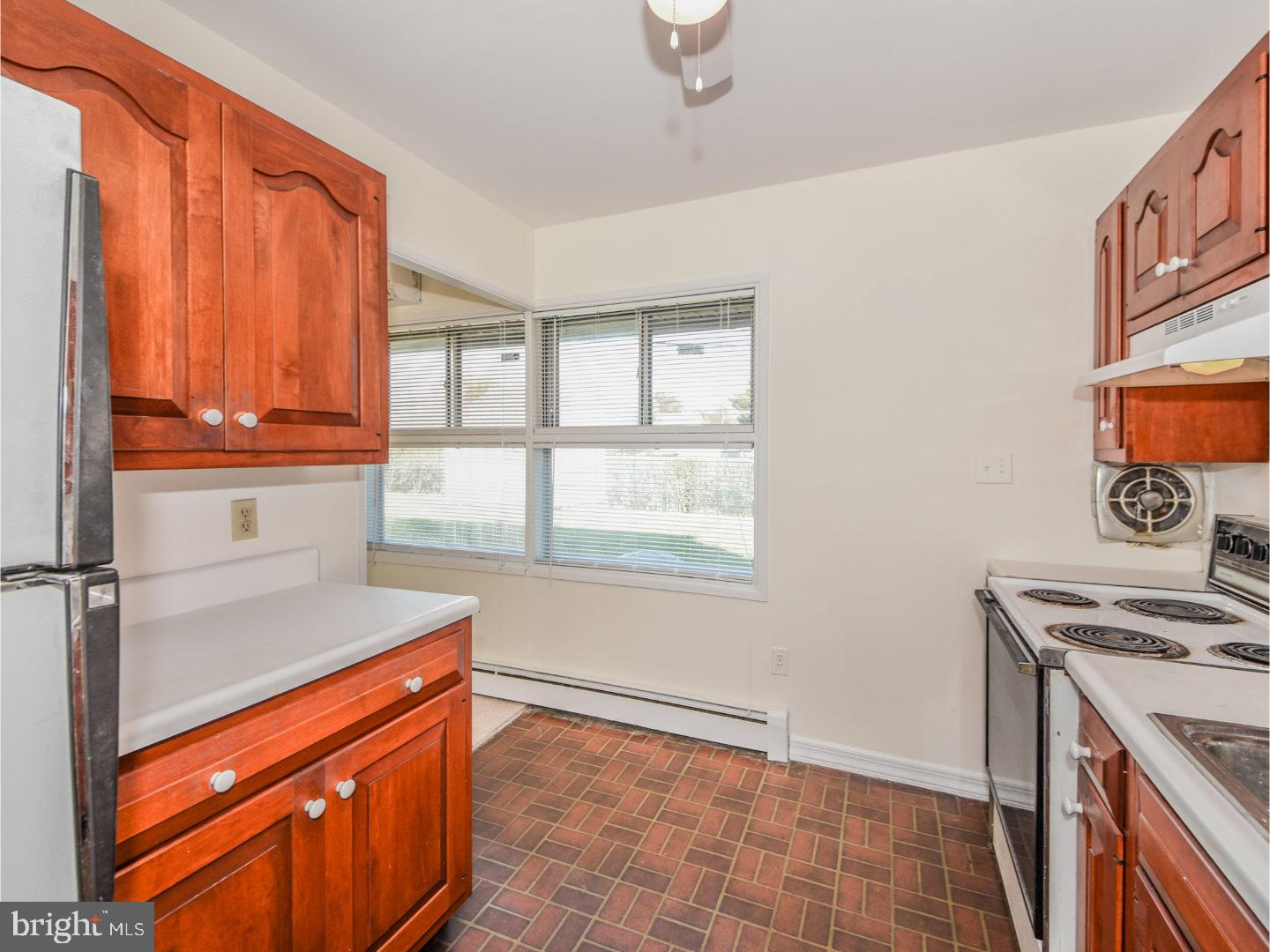 35 Canary Road Levittown, PA 19057 - Photo 9 of 20 Kitchen