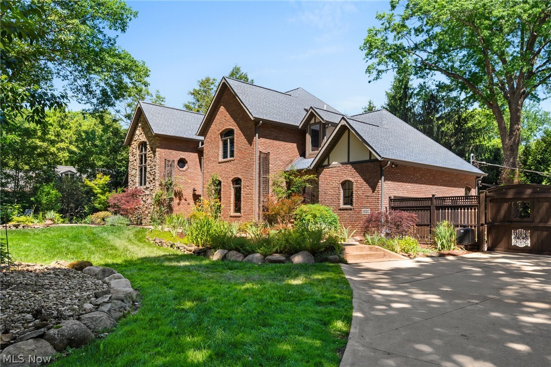 1920 Stockbridge Road Akron, OH 44313 - Photo 3 of 50