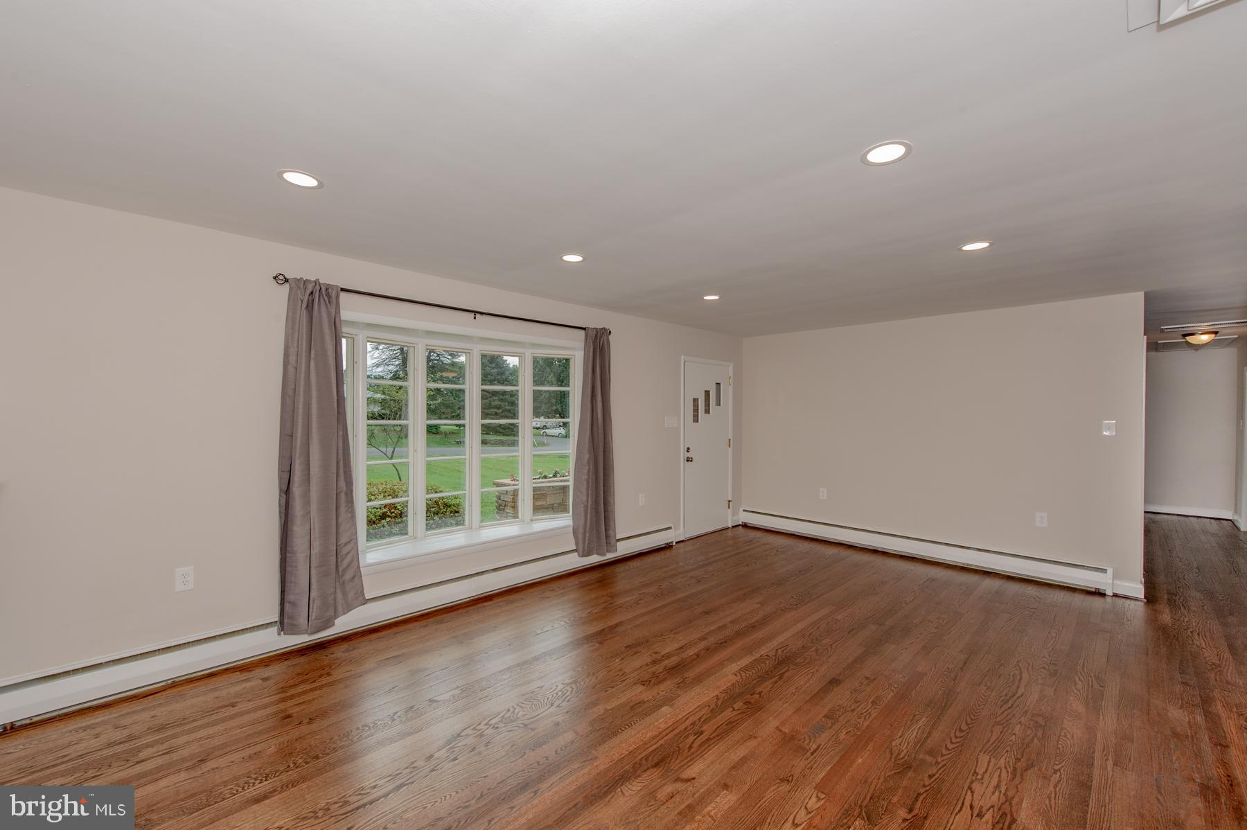 3026 Southview Road Ellicott City, MD 21042 - Photo 9 of 30 LIVING ROOM