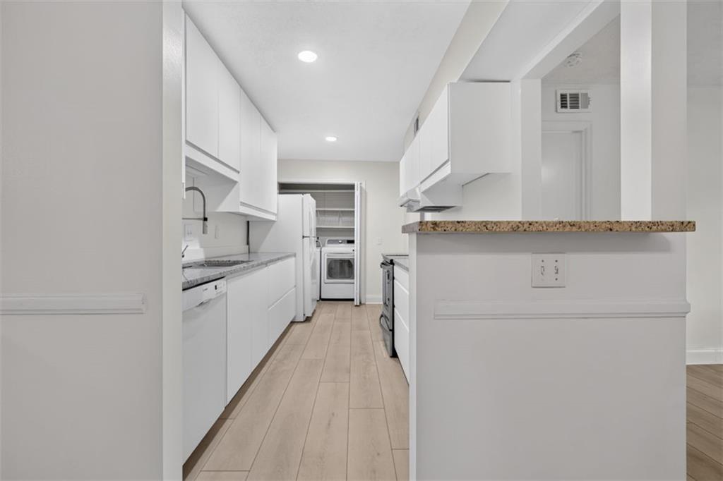 725 Dalrymple Road, Unit 7J Sandy Springs, GA 30328 - Photo 10 of 22 Gallery Image 10