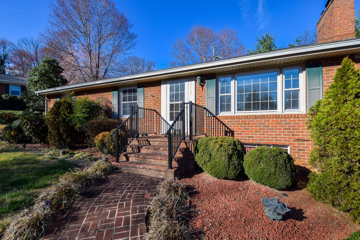 3508 Robyn Road Southwest Roanoke, VA 24015 - Photo 2 of 31 3508 Robyn Rd SW Roanoke VA-large-002-24