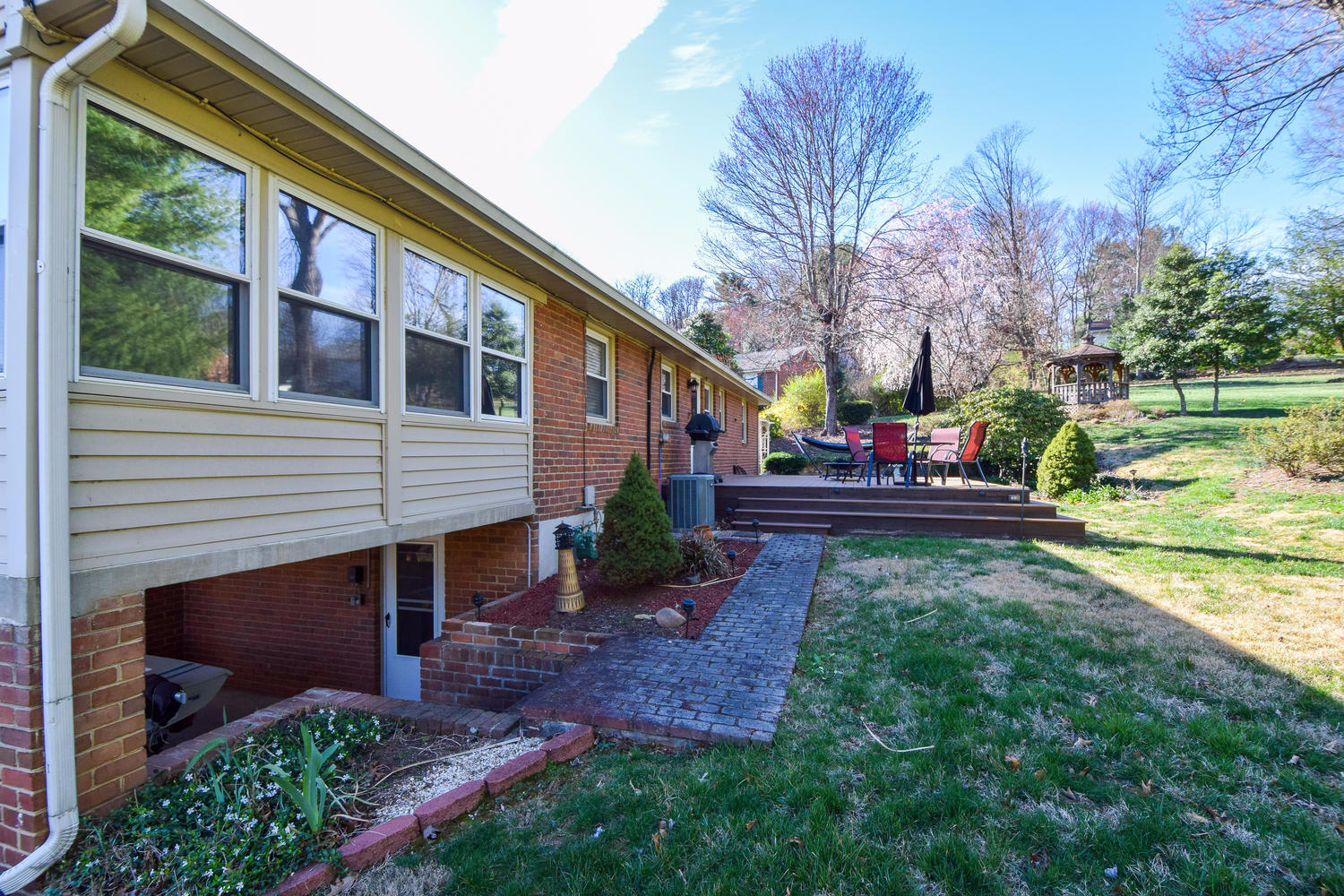 3508 Robyn Road Southwest Roanoke, VA 24015 - Photo 25 of 31 3508 Robyn Rd SW Roanoke VA-large-025-26