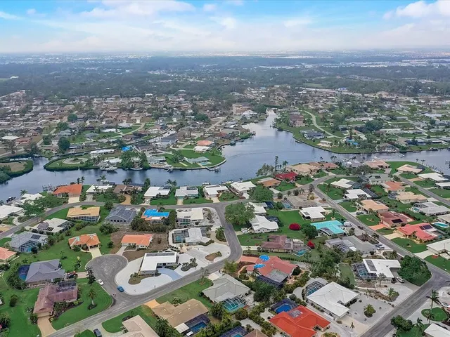 $6,000 | 10 Stone Mountain Boulevard, Englewood, FL 34223