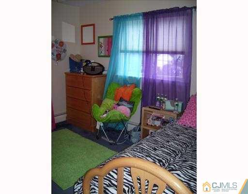 17 Finley Road Edison, NJ 08817 - Photo 6 of 10 a bedroom with a bed and a potted plant