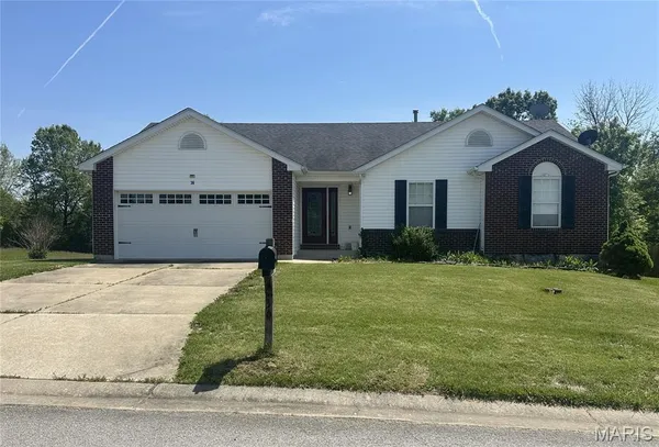 $299,900 | 36 Colton Jesse Drive, Winfield, MO 63389