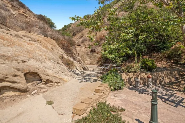 $1,999,000 | 2072 Hidden Valley Canyon Road, Laguna Beach, CA 92651