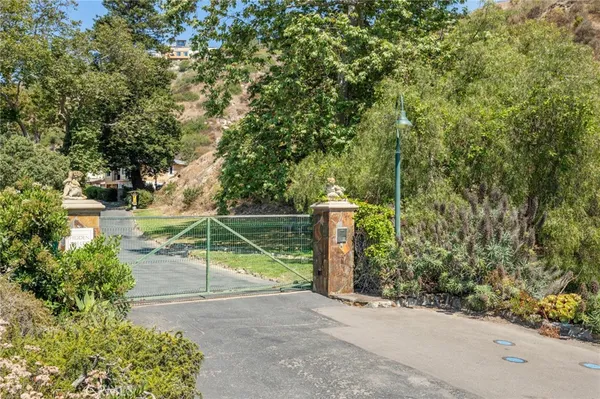 $1,999,000 | 2072 Hidden Valley Canyon Road, Laguna Beach, CA 92651