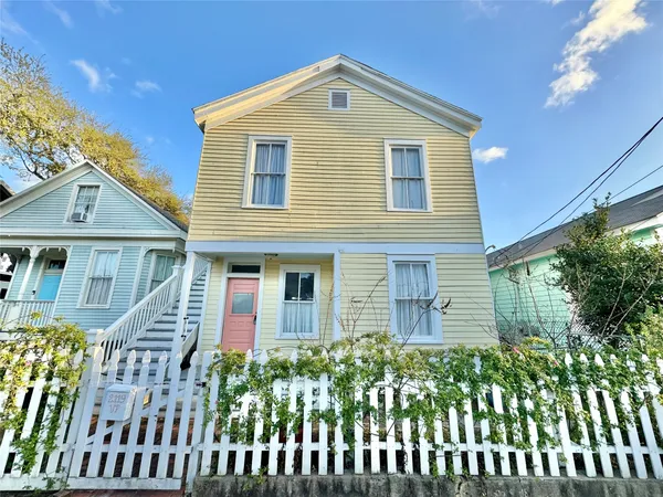 $1,625 | 2119 Avenue O 1/2, Unit DOWN, Galveston, TX 77550