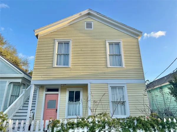 $1,625 | 2119 Avenue O 1/2, Unit DOWN, Galveston, TX 77550