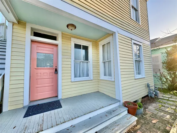 $1,625 | 2119 Avenue O 1/2, Unit DOWN, Galveston, TX 77550