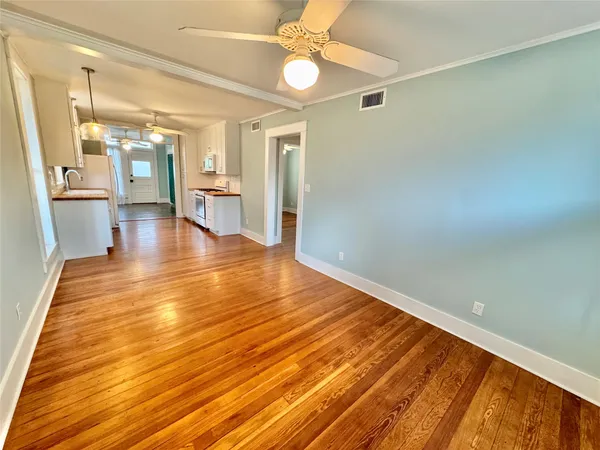 $1,625 | 2119 Avenue O 1/2, Unit DOWN, Galveston, TX 77550