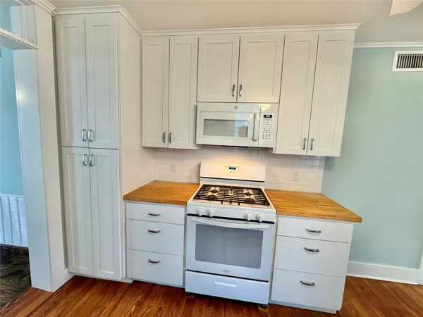 $1,625 | 2119 Avenue O 1/2, Unit DOWN, Galveston, TX 77550