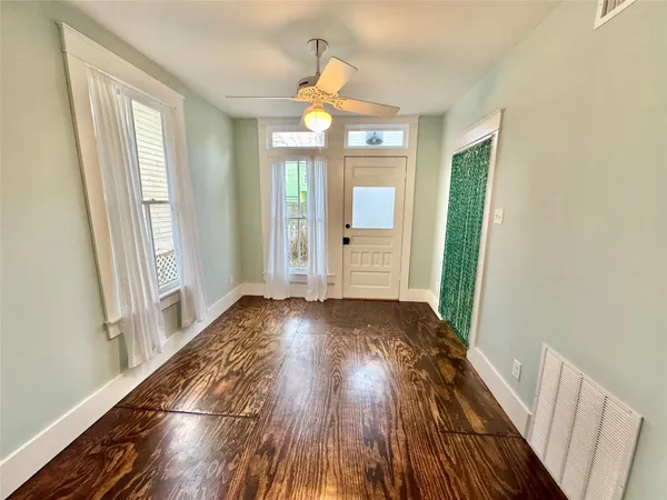 $1,625 | 2119 Avenue O 1/2, Unit DOWN, Galveston, TX 77550