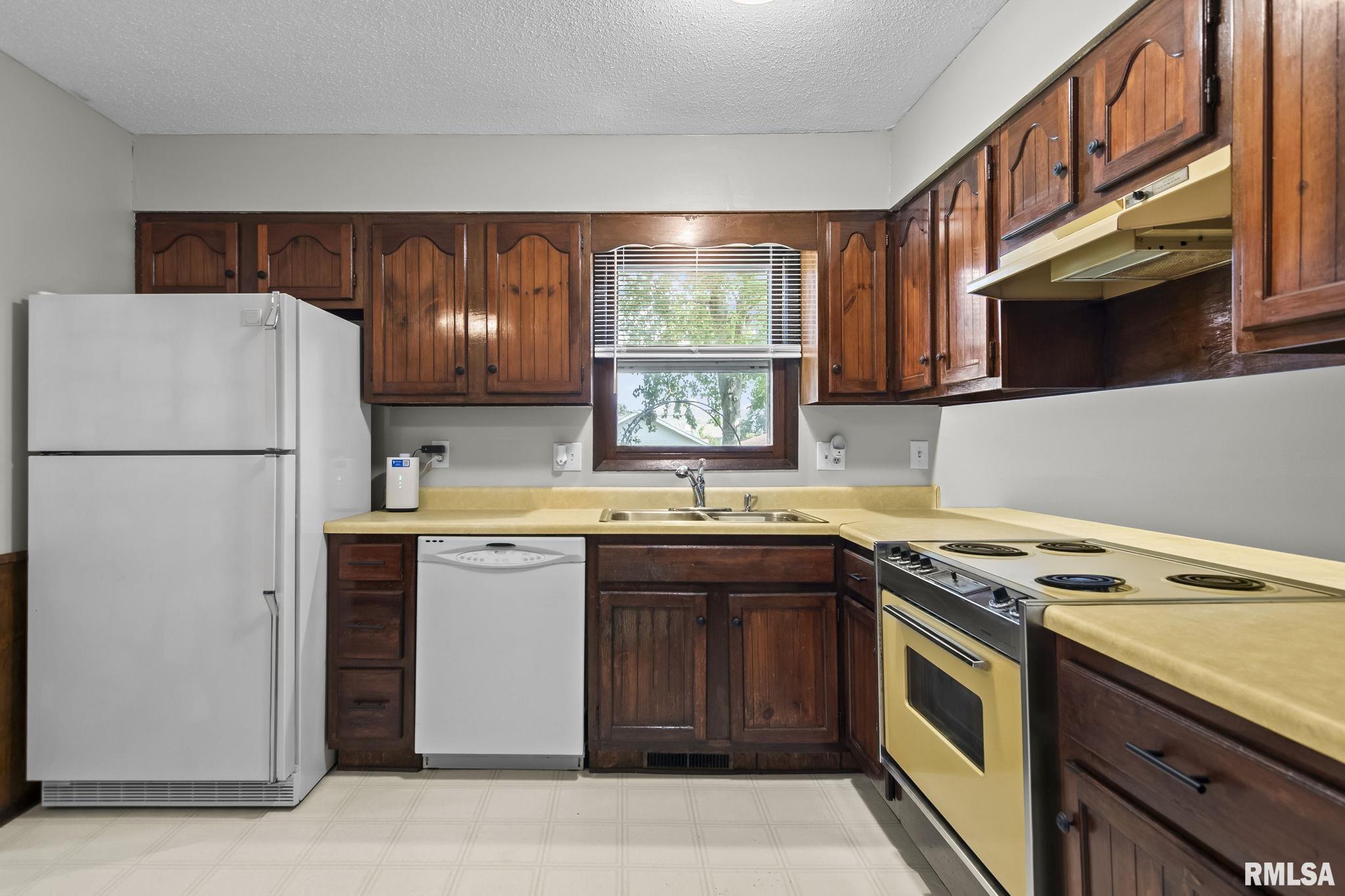 109 Basswood Road Springfield, IL 62712 - Photo 11 of 37