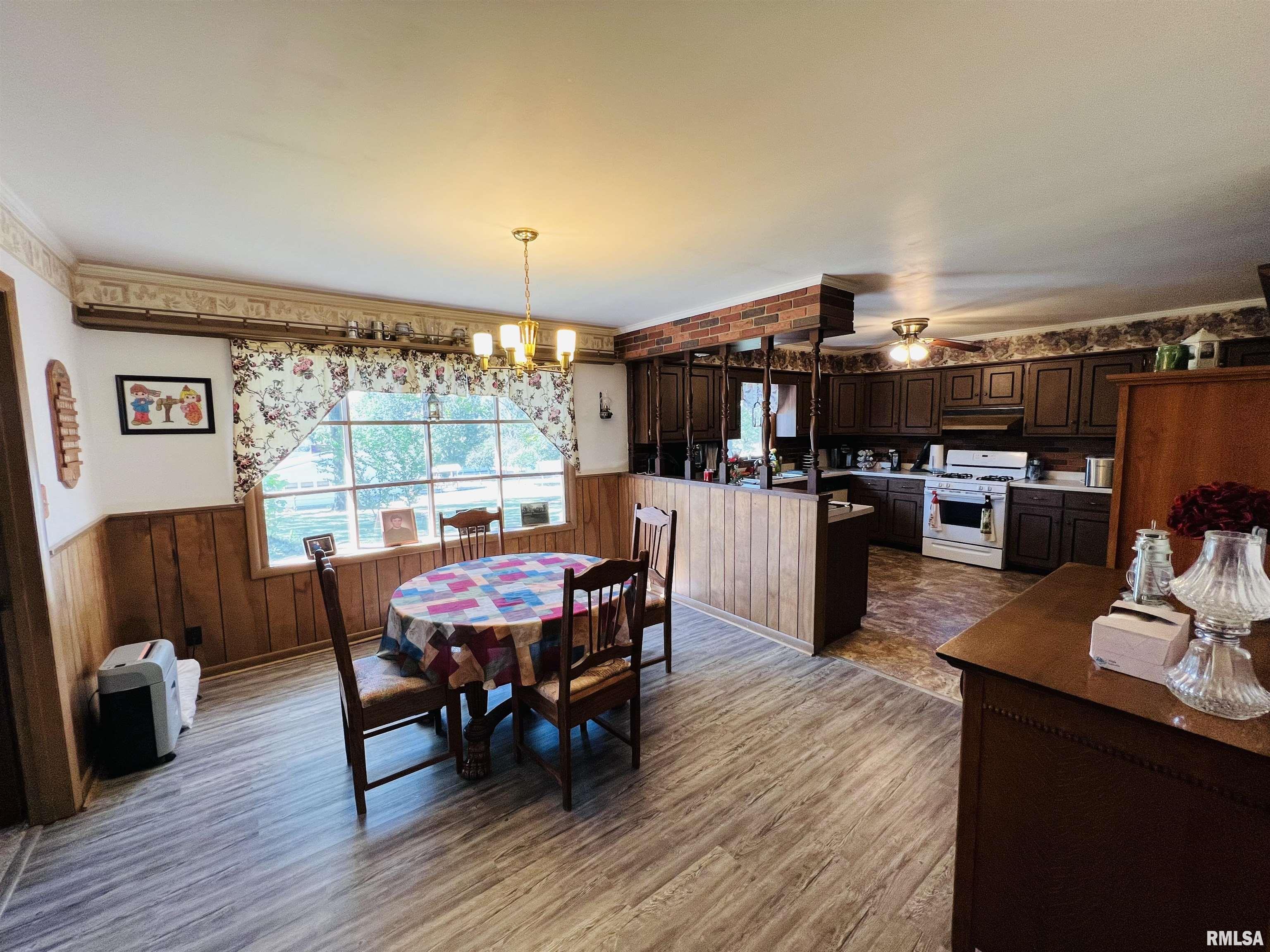 1103 Washington Street Eldorado, IL 62930 - Photo 11 of 31