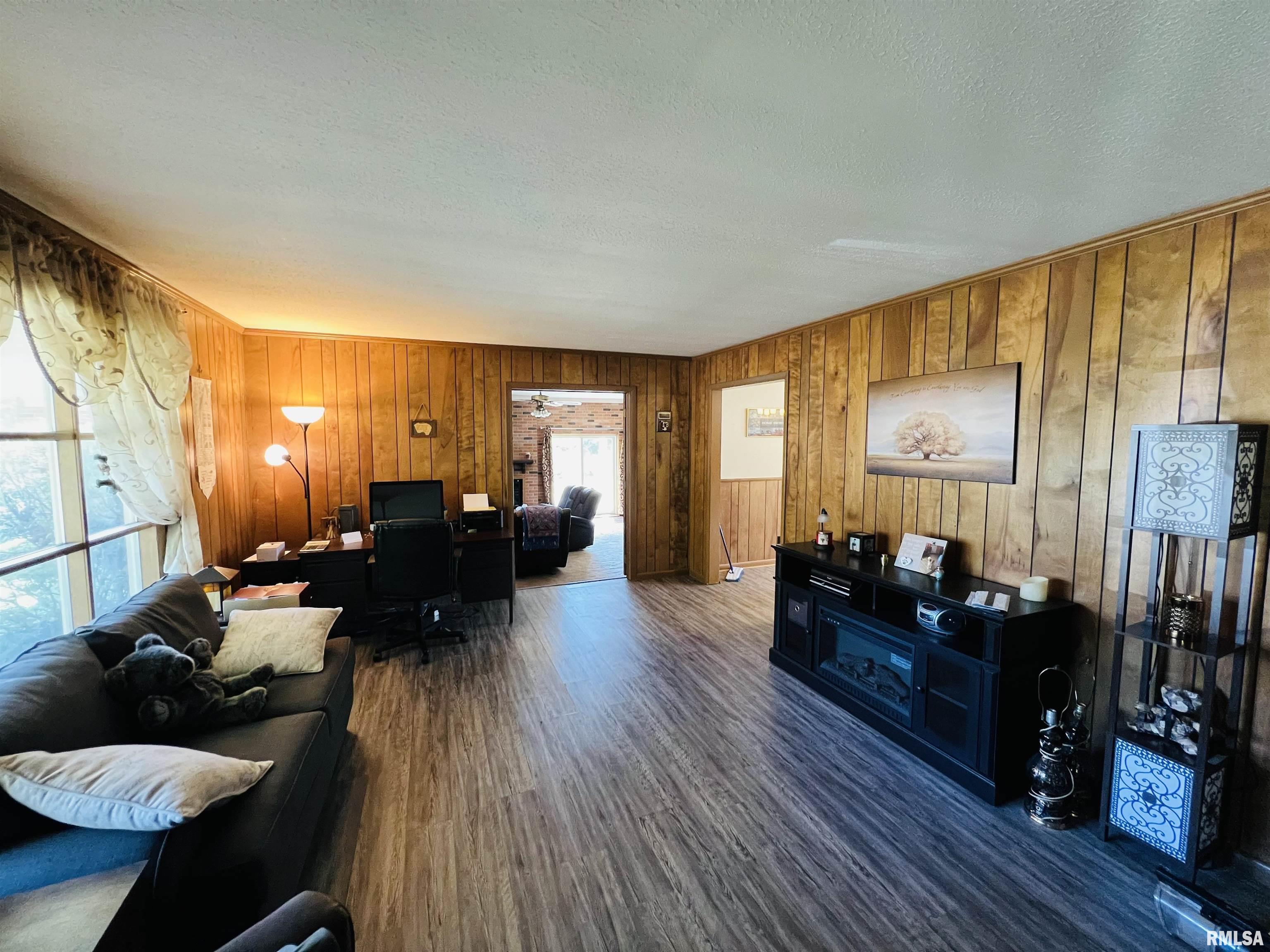 1103 Washington Street Eldorado, IL 62930 - Photo 14 of 31