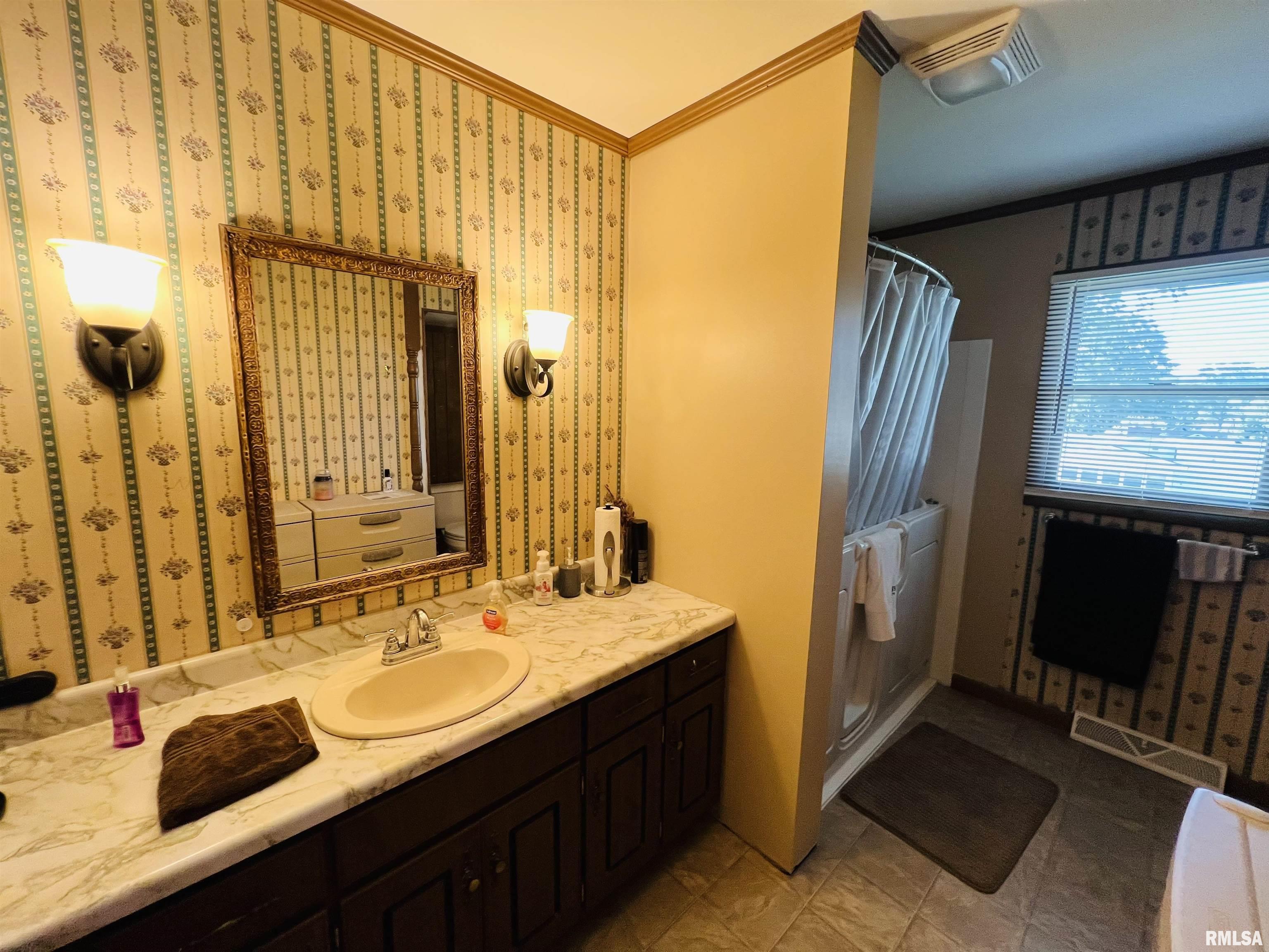 1103 Washington Street Eldorado, IL 62930 - Photo 18 of 31