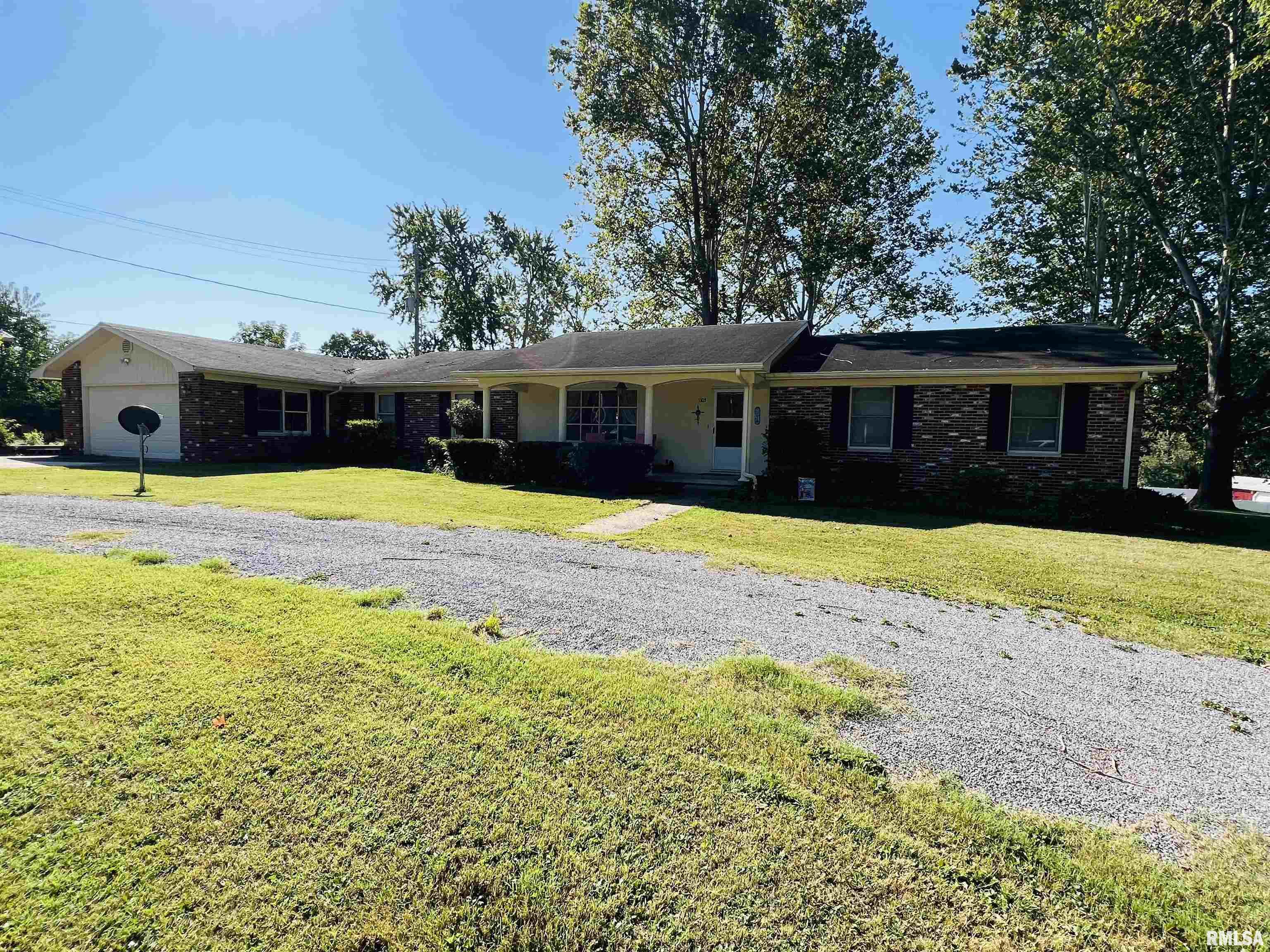 1103 Washington Street Eldorado, IL 62930 - Photo 2 of 31