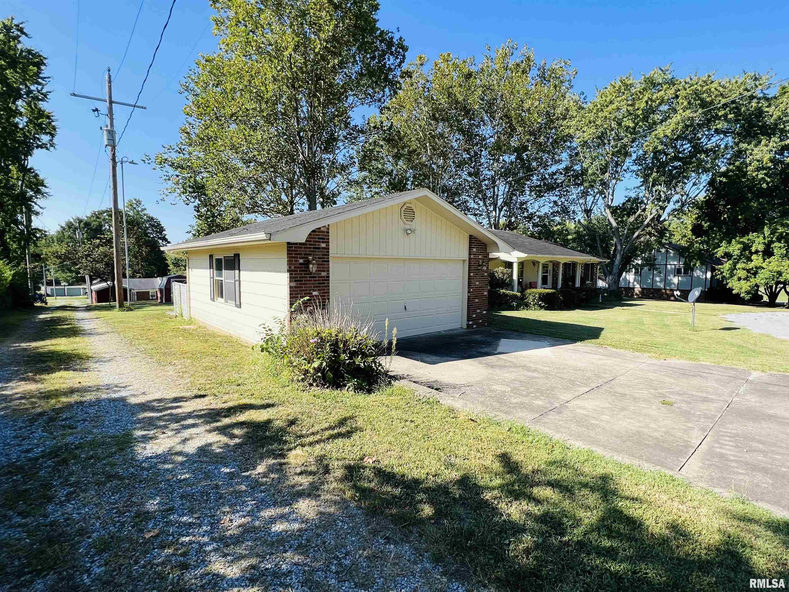 1103 Washington Street Eldorado, IL 62930 - Photo 4 of 31