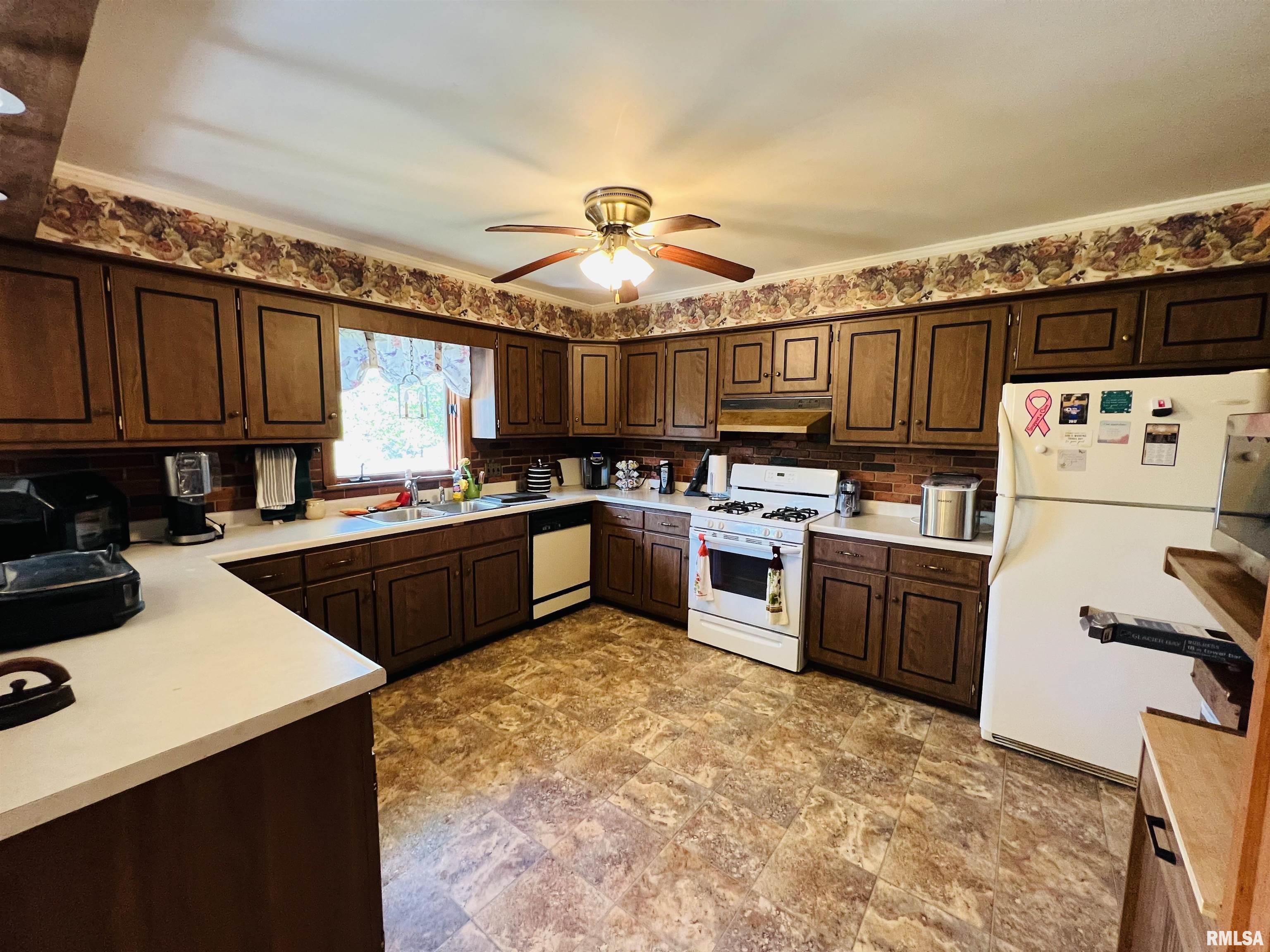 1103 Washington Street Eldorado, IL 62930 - Photo 9 of 31