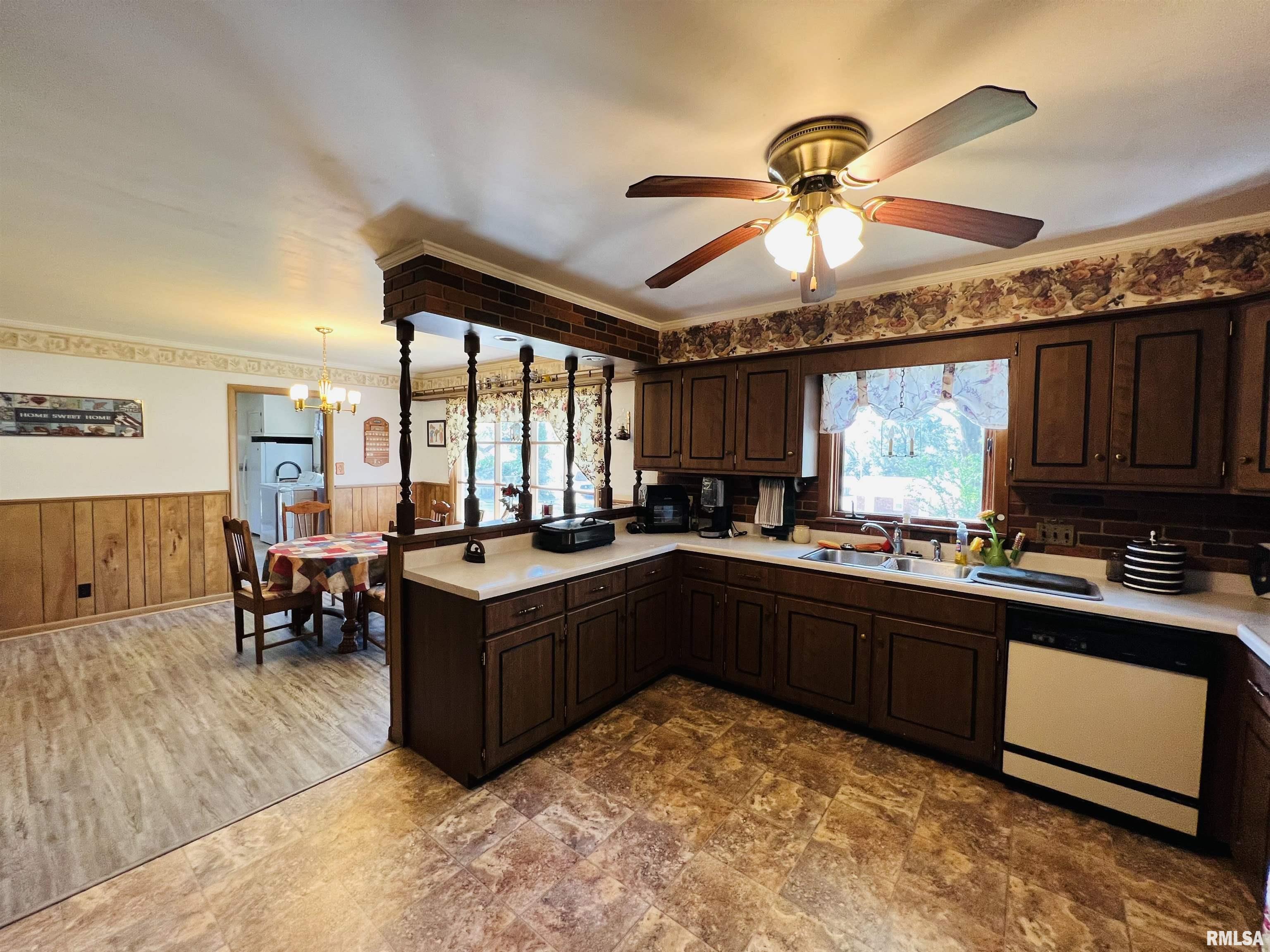 1103 Washington Street Eldorado, IL 62930 - Photo 10 of 31