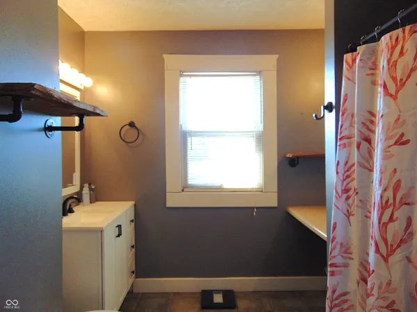 $225,500 | 1302 South Prairie Street, Frankfort, IN 46041