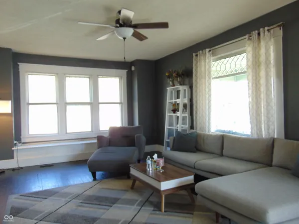 $225,500 | 1302 South Prairie Street, Frankfort, IN 46041