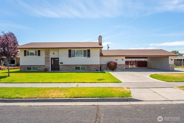 $439,900 | 917 South Dahlia Drive, Moses Lake, WA 98837